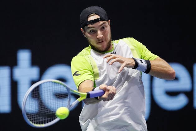 ATP, Tennis Herren St. Petersburg Open 2021 International Tennis Tournament Jan-Lennard Struff of Germany returns the ball to Denis Shapovalov of Canada during the men s singles quarterfinal tennis match of the ATP 250 St. Petersburg Open 2021 International Tennis Tournament at the Sibur Arena on October 29, 2021 in Saint Petersburg, Russia. Saint Petersburg Russia  Copyright: xMikexKireevx kireev-notitle211029_npGbM