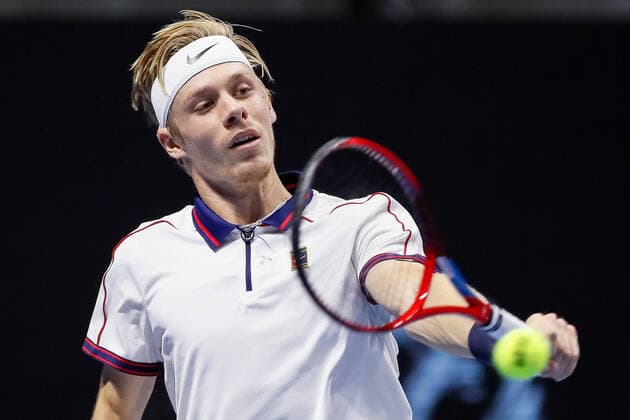 ATP, Tennis Herren St. Petersburg Open 2021 International Tennis Tournament Denis Shapovalov of Canada returns the ball to Jan-Lennard Struff of Germany during the men s singles quarterfinal tennis match of the ATP 250 St. Petersburg Open 2021 International Tennis Tournament at the Sibur Arena on October 29, 2021 in Saint Petersburg, Russia. Saint Petersburg Russia  Copyright: xMikexKireevx kireev-notitle211029_npYXA