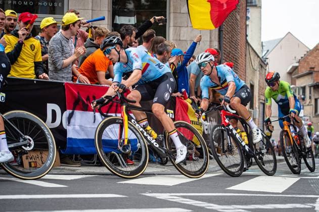 VAN AERT Wout: UCI Road cycling, Rad, Radsport, Strasse World Championships 2021 VAN AERT Wout ( BEL ) Belgium Querformat - quer - horizontal - Landscape - Event Veranstaltung: UCI Road Cycling World Championships 2021 - Category Kategorie: Cycling - Road Cycling World Championships - Elite Men - Location Ort: Europe Belgium - Flanders - Start: Antwerpen - Finish: Leuven - Löwen - Discipline: Road Race ( RR ) - Distance: 268,3 km - Date Datum: 26.09.2021 Sunday Day 8 -