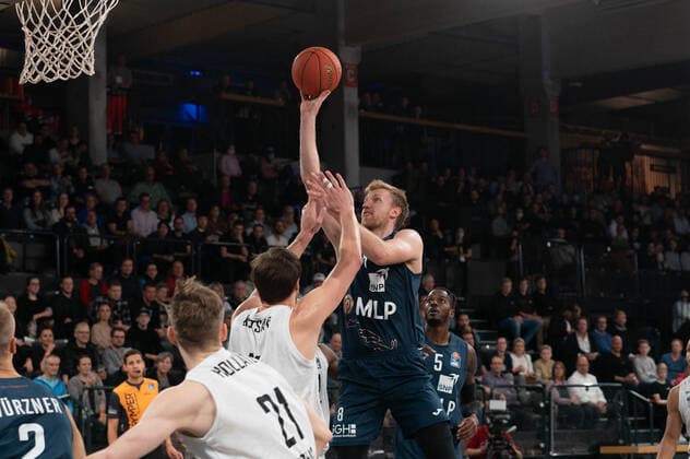 easyCredit Basketball Bundesliga, Hamburg, 29.10.2021 easyCredit Basketball Bundesliga, Hamburg Towers vs. MLP Academics Heidelberg, Max Ugrai ( 8 MLP Academics Heidelberg) Copyright: xBEAUTIFULxSPORTS Mohwinkelx