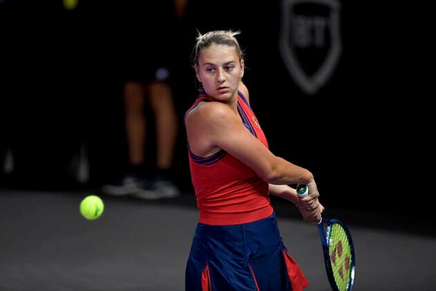 WTA, Tennis Damen 250 Tennis: Transylvania Open Marta Kostyuk ÐœÐ°ÑÄÑ‚Ð° ÐžÐ»ÐµÐ³Ñ–Ð²Ð½Ð° in action - receving the ball during her game against Emma Raducanu on day seven of Transylvania Open, WTA 250 Tour held in BT Arena Cluj-Napoca, 29 October 2021 Cluj-Napoca Romania  Copyright: xFlaviuxBuboix buboi-notitle211029_nptxi