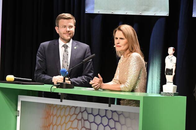 Marcus König,OB Nürnberg im Gespräch mit Katrin Müller-Hohenstein Fußball Gala Deutscher Fußball-Kulturpreis 2021 Nürnberg Copyright: xZichyx Eibner-Pressefotox EP_rzy