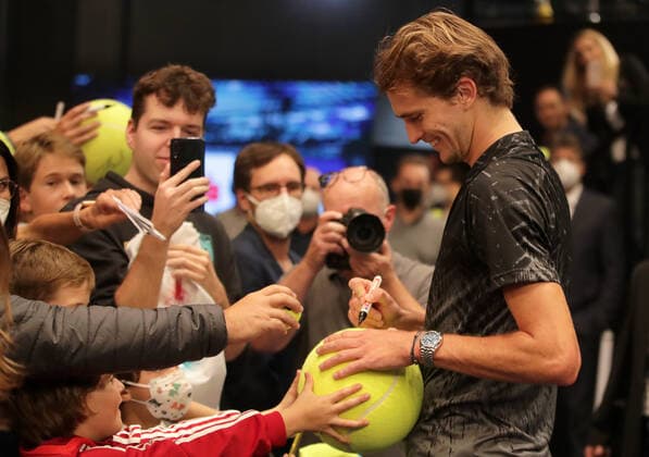 TENNIS - ATP, Tennis Herren Erste Bank Open VIENNA,AUSTRIA,30.OCT.21 - TENNIS - ATP World Tour, Erste Bank Open. Image shows Alexander Zverev (GER) and fans.  GEPAxpictures xWalterxLuger