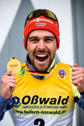 Bilder des Jahres 2021, Sport 10 Oktober Sport Themen der Woche KW43 Sport Bilder des Tages 30.10.2021, GER,Siegerehrung Deutsche Meisterschaften Nordische Kombination Herren 2021 RYDZEK Johannes (SC Oberstdorf ZST) *** 30 10 2021, GER,Award Ceremony German Championships Nordic Combined Men 2021 RYDZEK Johannes SC Oberstdorf ZST