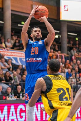 Jamel Morris (MBC, 20), Tremmell Darden (Ludwigsburg, 21), GER, Basketball, Bundesliga, Maenner, 2021 2022, 6. Spieltag, Syntainics MBC - MHP Riesen Ludwigsburg, 30.10.2021, GER, Basketball, Bundesliga, Maenner, 2021 2022, 6. Spieltag, Syntainics MBC - MHP Riesen Ludwigsburg, 30.10.2021, Weissenfels Copyright: xEibner-Pressefotox EP_EER