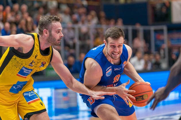Jonas Wohlfarth-Bottermann (Ludwigsburg, 18), Johannes Richter (MBC, 08), GER, Basketball, Bundesliga, Maenner, 2021 2022, 6. Spieltag, Syntainics MBC - MHP Riesen Ludwigsburg, 30.10.2021, GER, Basketball, Bundesliga, Maenner, 2021 2022, 6. Spieltag, Syntainics MBC - MHP Riesen Ludwigsburg, 30.10.2021, Weissenfels Copyright: xEibner-Pressefotox EP_EER