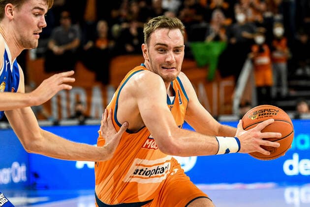 GER, BBL, ratiopharm Ulm vs Fraport Skyliners 30.10.2021, ratiopharm arena, Neu-Ulm, GER, BBL, ratiopharm Ulm vs Fraport Skyliners, im Bild energischer Einsatz von Philipp Herkenhoff (Ulm, 14)