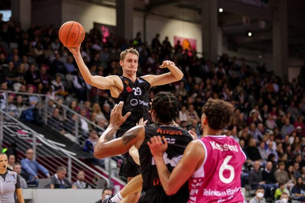 Deutschland, Bonn, Telekom Dome, 30.10.2021, easy Credit BBL, 6.Spieltag, Telekom Baskets Bonn - Niners Chemnitz Bild: Ivan Karacic (Niners Chemnitz) Copyright: HMBxMedia ThomasxJäger