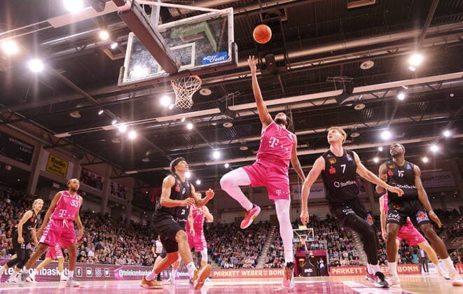 Justin Gorham Telekom Baskets Bonn vs. NINERS Chemnitz easyCredit BBL 1. Bundesliga , Saison 2021 2022 , Hauptrunde 6. Spieltag