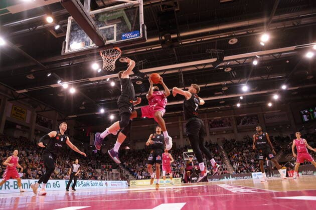 Sport Bilder des Tages Parker Jackson-Cartwright Telekom Baskets Bonn vs. NINERS Chemnitz easyCredit BBL 1. Bundesliga , Saison 2021 2022 , Hauptrunde 6. Spieltag