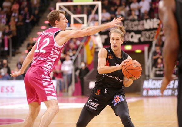 Telekom Baskets Bonn vs. Malte Ziegenhagen NINERS Chemnitz easyCredit BBL 1. Bundesliga , Saison 2021 2022 , Hauptrunde 6. Spieltag