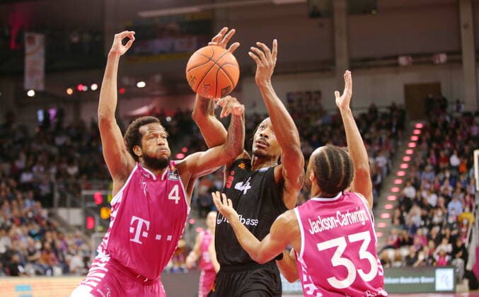 Telekom Baskets Bonn vs. NINERS Chemnitz easyCredit BBL 1. Bundesliga , Saison 2021 2022 , Hauptrunde 6. Spieltag