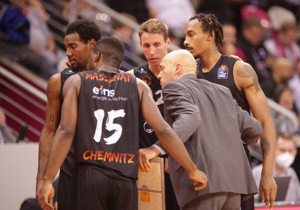 Telekom Baskets Bonn vs. Trainer Rodrigo Pastore NINERS Chemnitz easyCredit BBL 1. Bundesliga , Saison 2021 2022 , Hauptrunde 6. Spieltag