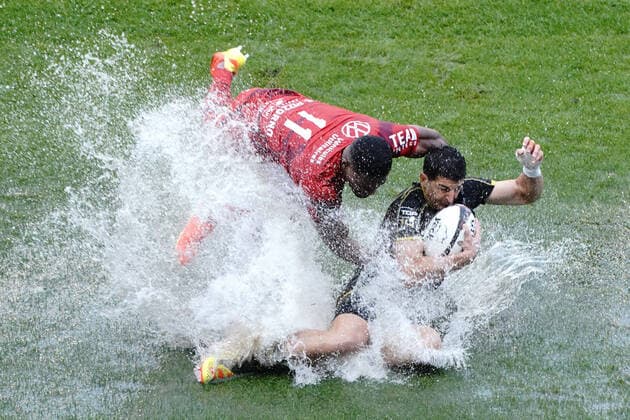 Bilder des Jahres 2021, Sport 10 Oktober Sport Themen der Woche KW43 Sport Bilder des Tages Jiuta Wainiqolo (RC Toulon) - Tomas Cubelli (Biarritz) RUGBY : RC Toulon vs Biarritz - Top 14 - Toulon - 30 10 2021 NorbertScanella Panoramic 
