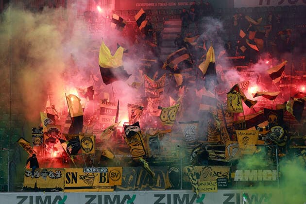 Sport Themen der Woche KW43 Sport Bilder des Tages 30.10.2021, St. Gallen, Kybunpark, FC St.Gallen 1879 - BSC Young Boys, YB Fans *** 30 10 2021, St Gallen, Kybunpark, FC St Gallen 1879 BSC Young Boys, YB Fans  Copyright: xJustPictures.ch SrdjanxRadulovicx