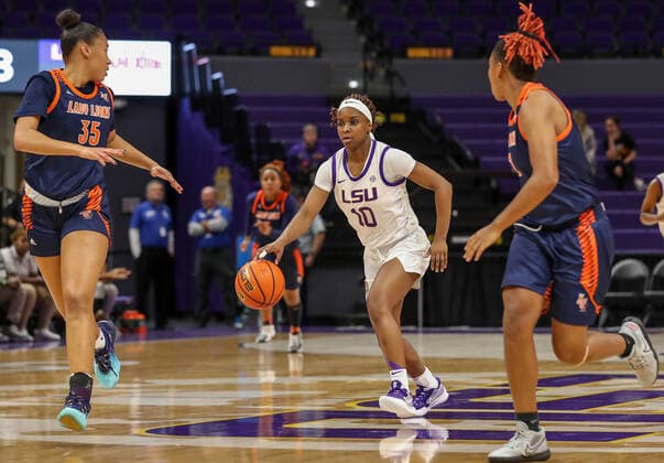 October 30, 2021: LSU s Ryann Payne (10) tries to drive the ball through Langston defender s Sade Bass (35) and Jade Spence (1) during NCAA, College League, USA Women s Basketball action between the Langston Lions and the LSU Tigers at the Pete Maravich Assembly Center in Baton Rouge, LA. CSM Baton Rouge USA - ZUMAc04_ 20211030_zaf_c04_446 Copyright: xJonathanxMailhesx