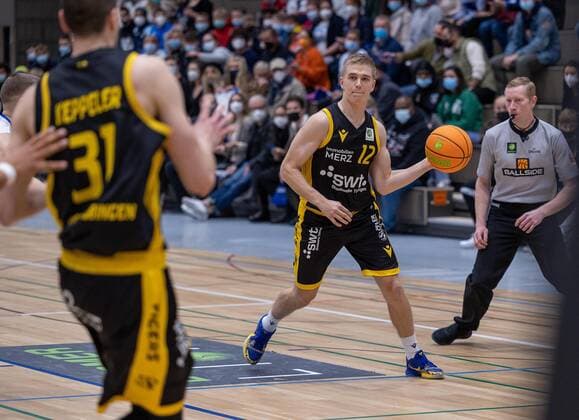 Aatu Kivimaeki (Tigers Tuebingen, 12)¨¨Tigers Tübingen vs. PS Karlsruhe Lions, 2. Basketball, Bundesliga, Pro A, Barmer 2 Basketball, Spieltag 7, Spielzeit 2021 2022, 30.10.2021, ¨¨ Tigers Tübingen - PS Karlsruhe Lions, Basketball, 2. Bundesliga, Barmer 2 Basketball, Spieltag 7, Spielzeit 2021 2022, 30.10.2021 Karlsruhe Copyright: xDennisxDuddek xEibnerxPressefotox EP_DDK