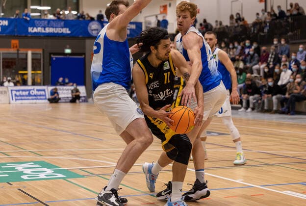Erol Ersek (Tigers Tuebingen, 11)¨¨Tigers Tübingen vs. PS Karlsruhe Lions, 2. Basketball, Bundesliga, Pro A, Barmer 2 Basketball, Spieltag 7, Spielzeit 2021 2022, 30.10.2021, ¨¨ Tigers Tübingen - PS Karlsruhe Lions, Basketball, 2. Bundesliga, Barmer 2 Basketball, Spieltag 7, Spielzeit 2021 2022, 30.10.2021 Karlsruhe Copyright: xDennisxDuddek xEibnerxPressefotox EP_DDK