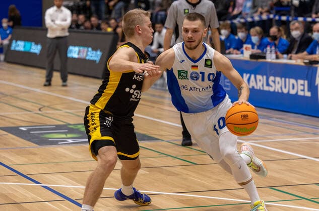 Ferdinand Zylka (PS Karlsruhe Lions, 10)¨¨Tigers Tübingen vs. PS Karlsruhe Lions, 2. Basketball, Bundesliga, Pro A, Barmer 2 Basketball, Spieltag 7, Spielzeit 2021 2022, 30.10.2021, ¨¨ Tigers Tübingen - PS Karlsruhe Lions, Basketball, 2. Bundesliga, Barmer 2 Basketball, Spieltag 7, Spielzeit 2021 2022, 30.10.2021 Karlsruhe Copyright: xDennisxDuddek xEibnerxPressefotox EP_DDK