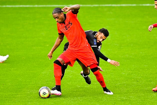 Angelo Fulgini (Angers) vs Pablo Rosario (Nice) FOOTBALL : SCO Angers vs OGC Nice - Ligue1 uber eats J12 - 31 10 2021 JBAutissier Panoramic 