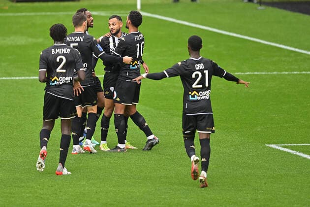 Joie des joueurs d Angers apres le but de Sofiane Boufal (Angers) sur penalty FOOTBALL : SCO Angers vs OGC Nice - Ligue1 uber eats J12 - 31 10 2021 JBAutissier Panoramic 