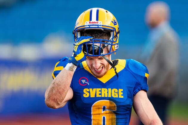 211031 Sveriges William James deppar under EM-finalen i amerikansk fotboll mellan Sverige och Italien den 31 oktober 2021 i Malmö. Copyright: NICLASxJÖNSSON BB211031NO036