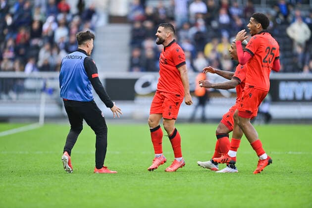 joie des joueurs de l OGC Nice apres le but de Andy Delort (Nice) FOOTBALL : SCO Angers vs OGC Nice - Ligue1 uber eats J12 - 31 10 2021 JBAutissier Panoramic 