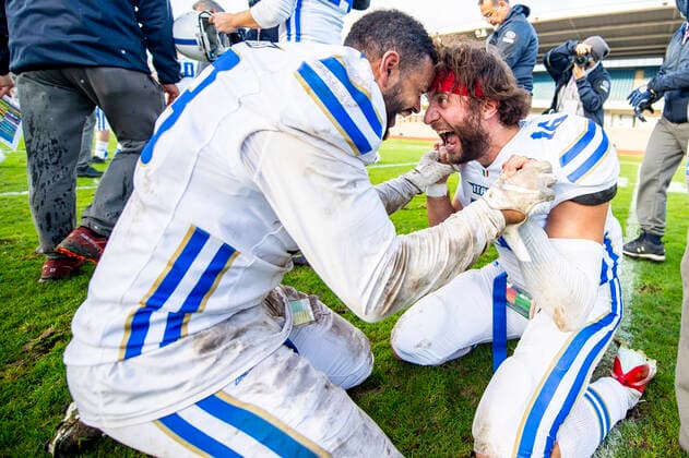211031 Italiens Simone Boni och Giovanni Caccialupi jublar efter EM-finalen i amerikansk fotboll mellan Sverige och Italien den 31 oktober 2021 i Malmö. Copyright: NICLASxJÖNSSON BB211031NO050