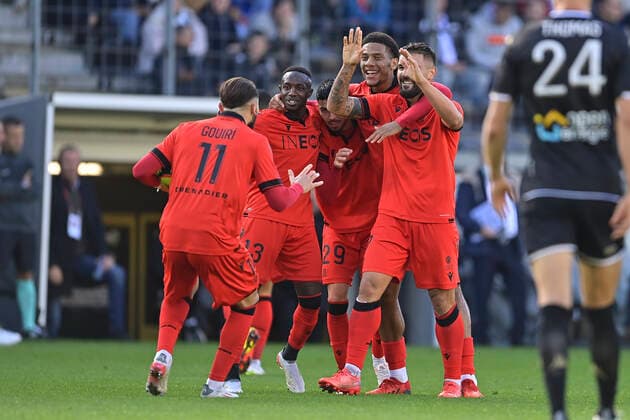joie des joueurs de l OGC Nice apres le premier but de Andy Delort (Nice) FOOTBALL : SCO Angers vs OGC Nice - Ligue1 uber eats J12 - 31 10 2021 JBAutissier Panoramic 