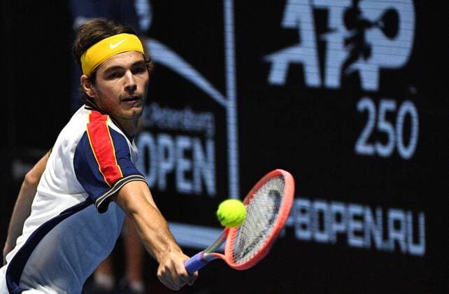 6686149 31.10.2021 Taylor Fritz, of the USA, competes in the men s singles final match against Croatia s Marin ?ili?? at the St. Petersburg Open international tennis tournament in St. Petersburg, Russia. Alexander Galperin Sputnik Russia Tennis St Petersburg Open  8942a45c9889c41