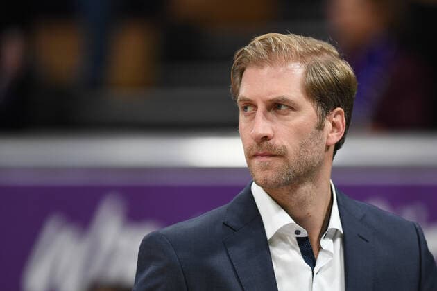 BG Göttingen - EWE Baskets Oldenburg 31.10.2021, Basketball-Bundesliga, Saison 2021 2022, 6. Spieltag, BG Göttingen - EWE Baskets Oldenburg. Göttingens Co-Trainer Olivier Foucart steht vor dem Spiel auf dem Feld. Göttingen Niedersachsen Deutschland
