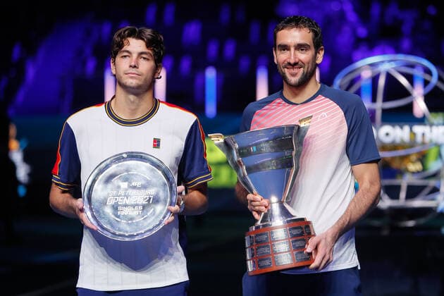 ATP, Tennis Herren St. Petersburg Open 2021 International Tennis Tournament Marin Cilic (R) of Croatia and Taylor Fritz of United States pose for a photo with their trophies during the prize-giving ceremony following the men s singles final tennis match of the ATP 250 St. Petersburg Open 2021 International Tennis Tournament at the Sibur Arena on October 31, 2021 in Saint Petersburg, Russia. Saint Petersburg Russia  Copyright: xMikexKireevx kireev-notitle211031_np8dw