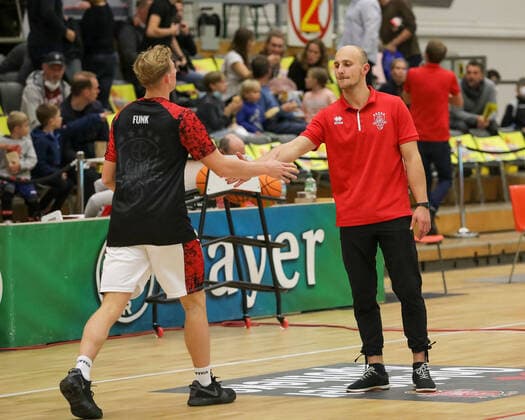 Philip Jacobs (Giants TSV Bayer 04 Leverkusen, Co-Trainer) Giants TSV Bayer 04 Leverkusen vs.Itzehoe Eagles, Basketball,2. Liga,7.Spieltag, Spielzeit 2021 2022, 31.10.2021, Giants TSV Bayer 04 Leverkusen vs.Itzehoe Eagles, Basketball,2. Liga, 7.Spieltag, Spielzeit 2021 2022, 31.10.2021 Leverkusen Copyright: xEibner-Pressefoto SaraxRoustax EP_SRA