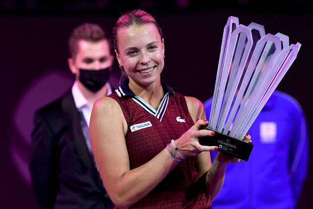 Sport Bilder des Tages Finals day at WTA, Tennis Damen 250 Transylvania Open Tour with restrictions due to Covid 19. WTA competition taking place in BT Arena, Cluj-Napoca, Romania 31 October 2021 Portrait of Anett Kontaveit with Transylvania Open Trophy after winning her match against Simona Halep in BT Arena Cluj-Napoca 31 October 2021 Cluj-Napoca Cluj Romania Copyright: xAncaxTepeix