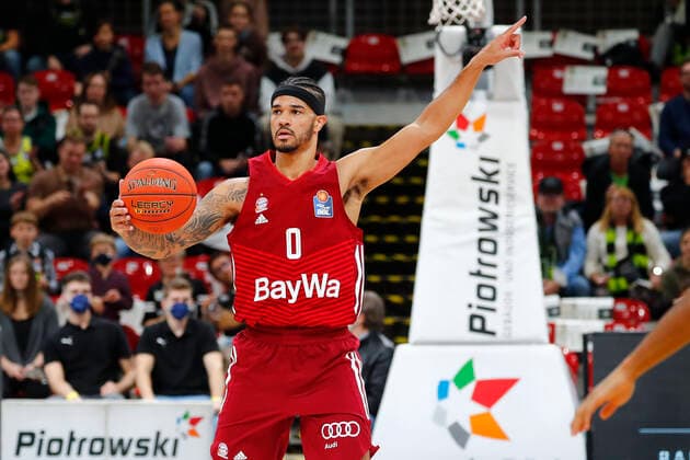 6. Spieltag der easyCredit BBL Basketball Bundesliga in der Oberfrankenhalle in Bayreuth Saison 2021-2022 Medi Bayreuth gegen FC Bayern München Nick Weiler-Babb (FC Bayern München 0)