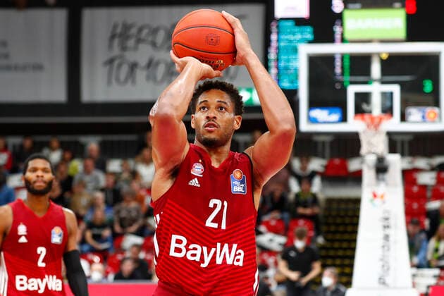 6. Spieltag der easyCredit BBL Basketball Bundesliga in der Oberfrankenhalle in Bayreuth Saison 2021-2022 Medi Bayreuth gegen FC Bayern München Augustine Rubit (FC Bayern München 21)