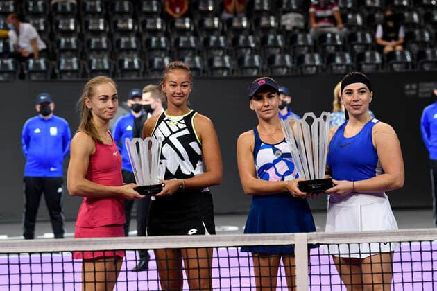 Finals WTA, Tennis Damen 250 Tennis: Transylvania Open Ekaterine Gorgodze, Irina Bara, Lesley Pattinama Kerkhove, Aleksandra Krunic holding their trophies at the end of Transylvania Open: WTA 250 Tour held in Cluj - Napoca 31 October 2021 Cluj-Napoca Romania  Copyright: xFlaviuxBuboix buboi-notitle211031_npLDq