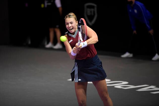 Finals WTA, Tennis Damen 250 Tennis: Transylvania Open Anett Kontaveit in action receiving the ball during her match in Transylvania Open Finals against Simona Halep in BT Arena Cluj-Napoca 31 October 2021 Cluj-Napoca Romania  Copyright: xFlaviuxBuboix buboi-notitle211031_npTgq