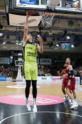 6. Spieltag der easyCredit BBL Basketball Bundesliga in der Oberfrankenhalle in Bayreuth Saison 2021-2022 Medi Bayreuth gegen FC Bayern München Andreas Seiferth (Medi Bayreuth 11)