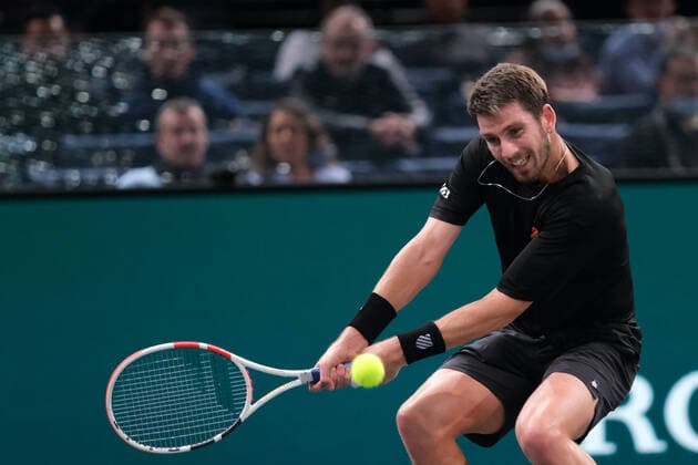 November 1, 2021, Paris, France: British player CAMERON NORRIE returns the ball to Argentinian player FEDERICO DELBONIS during the Rolex Paris Masters 1000 tournament at Paris Accor Arena Stadium - Paris France..CAMERON NORRIE won 6:2 6:1 Paris France - ZUMAp119 20211101_zaf_p119_072 Copyright: xPierrexSteveninx