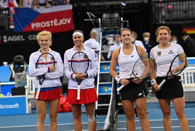 Sport Themen der Woche KW44 Sport Bilder des Tages 2021 Billie Jean King Cup Finals Czech Republik vs Germany 3 Match Lucie Hradecka and Katerina Siniakova (CZE) vs Anna -Lena Friedsam and Jule Niemeier (GER) Lucie Hradecka and Katerina Siniakova (CZE) and Anna -Lena Friedsam and Jule Niemeier (GER) *** 2021 Billie Jean King Cup Finals Czech Republic vs Germany 3 Match Lucie Hradecka and Katerina Siniakova CZE vs Anna Lena Friedsam and Jule Niemeier GER Lucie Hradecka and Katerina Siniakova CZE and Anna Lena Friedsam and Jule Niemeier GER
