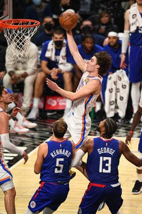 LOS ANGELES, CA - NOVEMBER 01: Oklahoma City Thunder Guard Josh Giddey (3) scores inside during a NBA, Basketball Herren, USA game between the Oklahoma City Thunder and the Los Angeles Clippers on November 1, 2021 at STAPLES Center in Los Angeles, CA. (Photo by Brian Rothmuller Icon Sportswire) NBA: NOV 01 Thunder at Clippers Icon211101026