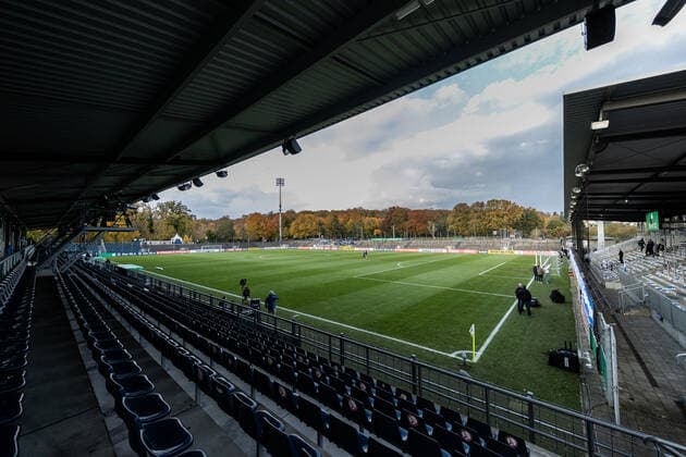 Impression aus dem Stadion vor dem DFB Pokal-Spiel. SV Babelsberg 03 - RB Leipzig 0:1. 26. Oktober 2021: Babelsberg Potsdam (Karl-Liebknecht-Stadion), Fussball DFB-Pokal, 2. Runde. SV Babelsberg 03 - RB Leipzig 0:1