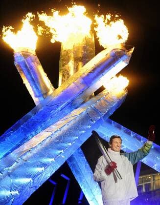 VANCOUVER Canada Canadian hockey legend Wayne Gretzky waves to spectators after lighting the Oly VANCOUVER, Canada - Canadian hockey legend Wayne Gretzky waves to spectators after lighting the Olympic flame during the opening ceremony for the Vancouver Winter Olympics at BC Place in Vancouver on Feb. 12, 2010.  0213090 Vancouver Canada Canadian Hockey Legend Wayne Gretzky Waves to spectators After Lighting The Olympic Flame during The Opening Ceremony for The Vancouver Winter Olympics AT BC Place in Vancouver ON Feb 12 2010  0213090  imago 64873627