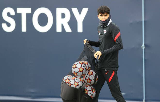 Champions League RB Leipzig - Training 02.11.2021 Leipzig, 02.11.2021, RBL Trainingszentrum, Champions League , RasenBallsport Leipzig, Abschlusstraining am Vortag von RB Leipzig v. Paris St.-Germain , Im Bild: Hugo Novoa (38, RB Leipzig) ,