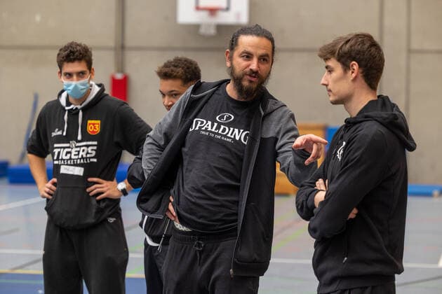 Gianni Otto (Tigers Tuebingen, 10) besucht das Herbstcamp der Tigers Tuebingen in der Uhlandhalle. Tuebingen, Herbstcamp der Tigers Tuebingen, 02.11.2021 Tuebingen Copyright: xDennisxDuddek xEibnerxPressefotox EP_DDK