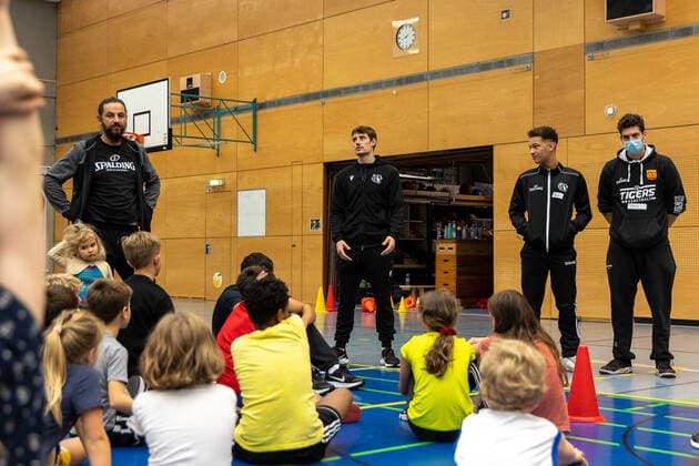 Gianni Otto (Tigers Tuebingen, 10) besucht das Herbstcamp der Tigers Tuebingen in der Uhlandhalle. Tuebingen, Herbstcamp der Tigers Tuebingen, 02.11.2021 Tuebingen Copyright: xDennisxDuddek xEibnerxPressefotox EP_DDK