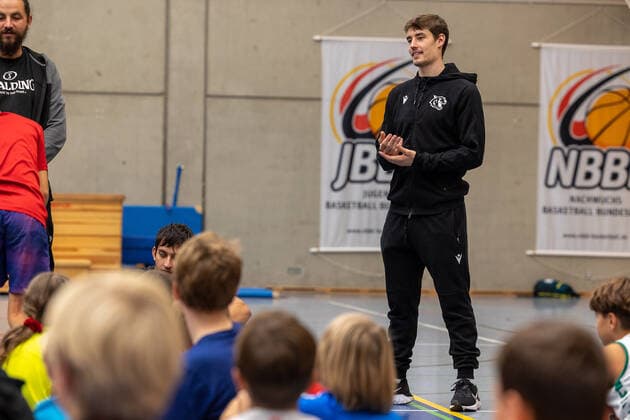 Gianni Otto (Tigers Tuebingen, 10) besucht das Herbstcamp der Tigers Tuebingen in der Uhlandhalle. Tuebingen, Herbstcamp der Tigers Tuebingen, 02.11.2021 Tuebingen Copyright: xDennisxDuddek xEibnerxPressefotox EP_DDK