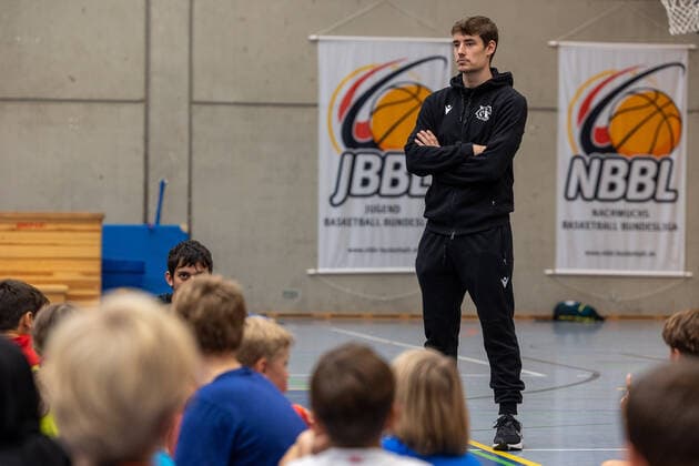 Gianni Otto (Tigers Tuebingen, 10) besucht das Herbstcamp der Tigers Tuebingen in der Uhlandhalle. Tuebingen, Herbstcamp der Tigers Tuebingen, 02.11.2021 Tuebingen Copyright: xDennisxDuddek xEibnerxPressefotox EP_DDK