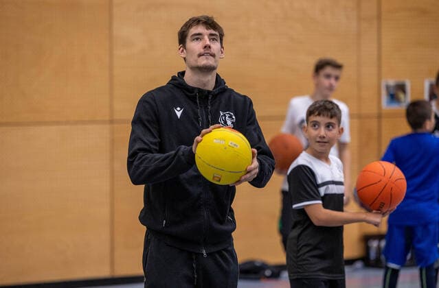 Gianni Otto (Tigers Tuebingen, 10) besucht das Herbstcamp der Tigers Tuebingen in der Uhlandhalle. Tuebingen, Herbstcamp der Tigers Tuebingen, 02.11.2021 Tuebingen Copyright: xDennisxDuddek xEibnerxPressefotox EP_DDK